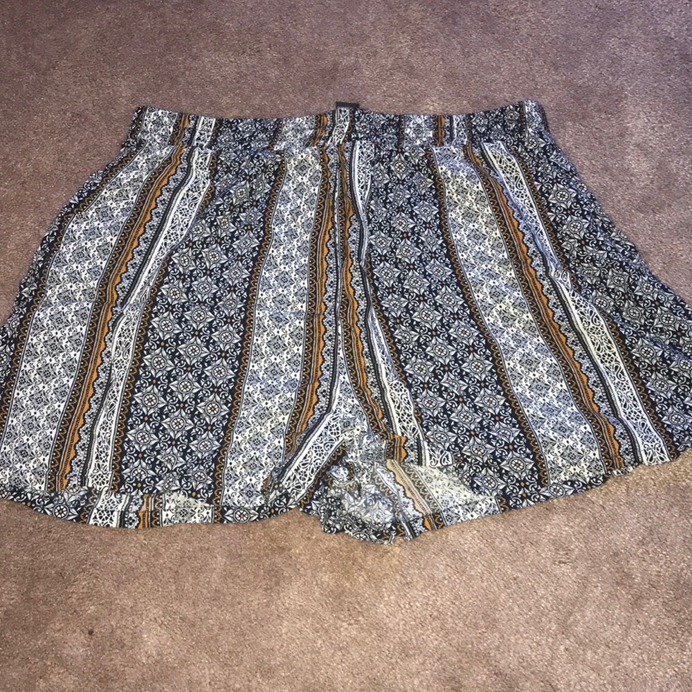 Women’s loose shorts